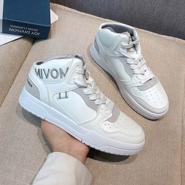 Φθινοπωρινά γυναικεία αθλητικά παπούτσια με επίπεδη σόλα σε λευκό  χρώμα