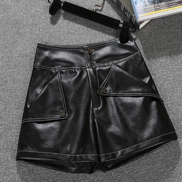 Sieviešu šorti ar augstu vidukli no eko ādas