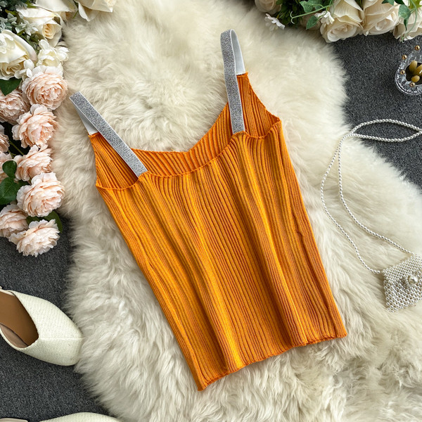 Sieviešu bikses ar V veida kakla izgriezumu un akmeņiem