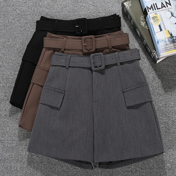 Naiste lühikeste pükste uus mudel - taskute ja vööga