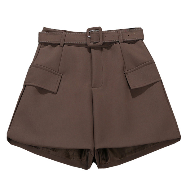 Naiste lühikeste pükste uus mudel - taskute ja vööga