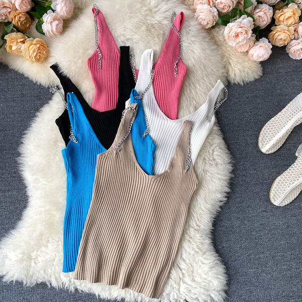 Naiste topp ümara kaelusega ja metallketiga