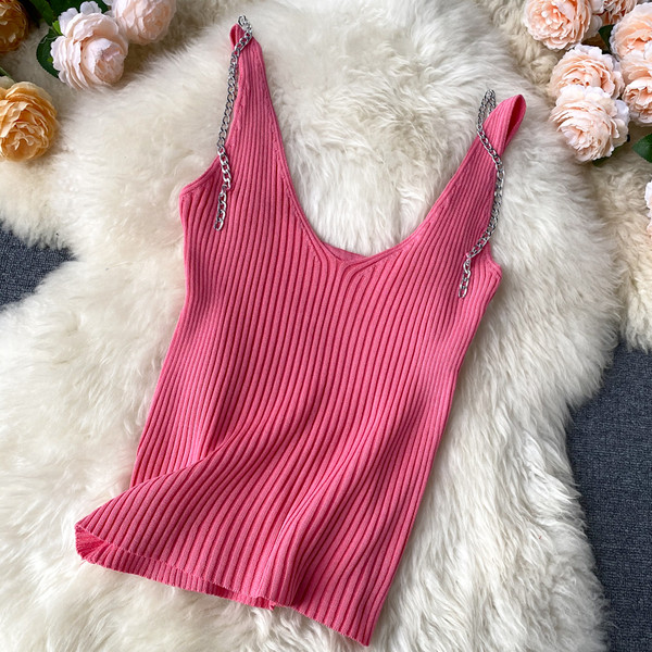 Naiste topp ümara kaelusega ja metallketiga