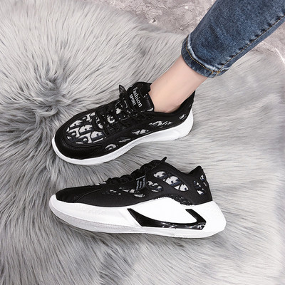 Fekete-fehér fűzős női tornacipő