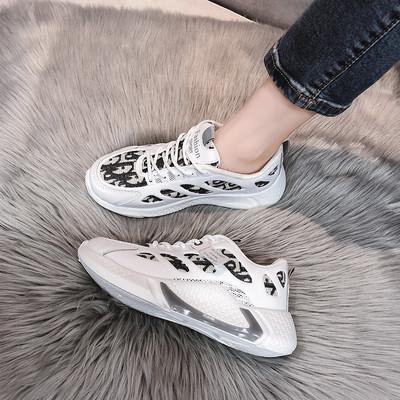 Fekete-fehér fűzős női tornacipő