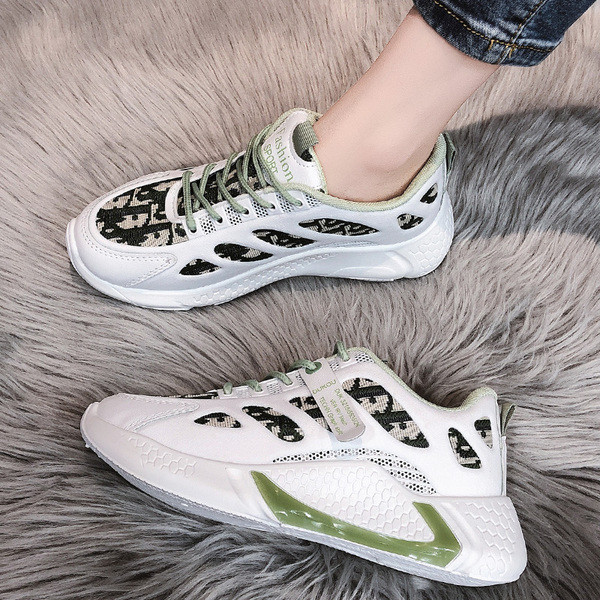 Fekete-fehér fűzős női tornacipő