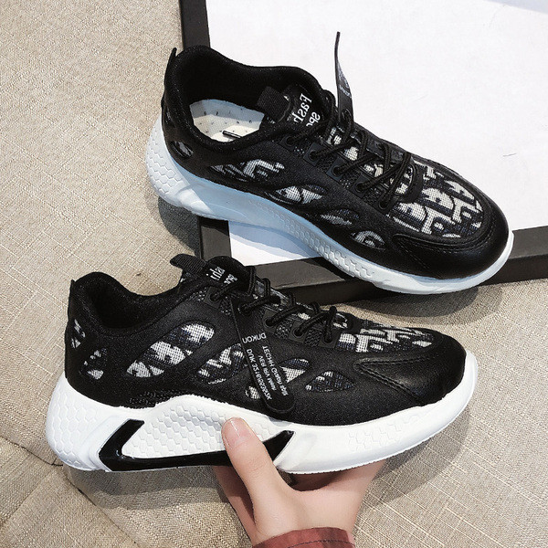 Fekete-fehér fűzős női tornacipő