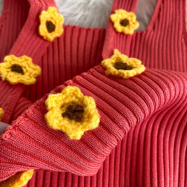 Γυναικεία φανελάκι με τετράγωνο ντεκολτέ και λουλούδια 3D