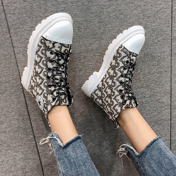 Sieviešu rudens kedas ar saitēm divās krāsās