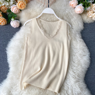 Sieviešu ikdienišķa bikses ar smailu kakla izgriezumu un mežģīnēm