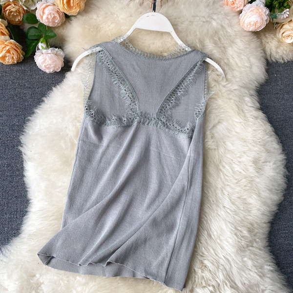 Sieviešu ikdienišķa bikses ar smailu kakla izgriezumu un mežģīnēm