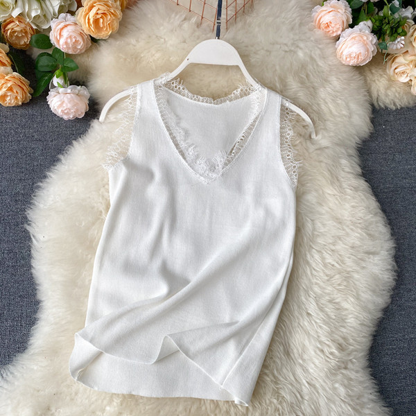 Sieviešu ikdienišķa bikses ar smailu kakla izgriezumu un mežģīnēm