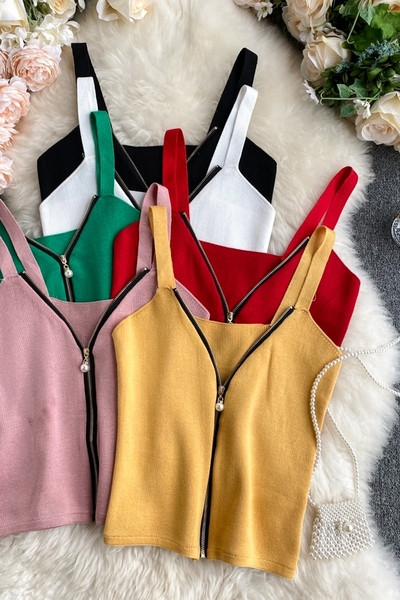 Naiste topp rihmade ja lukuga