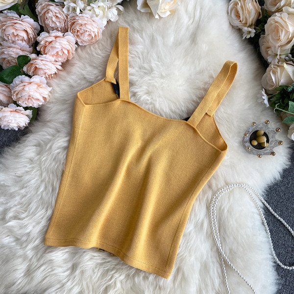 Naiste topp rihmade ja lukuga