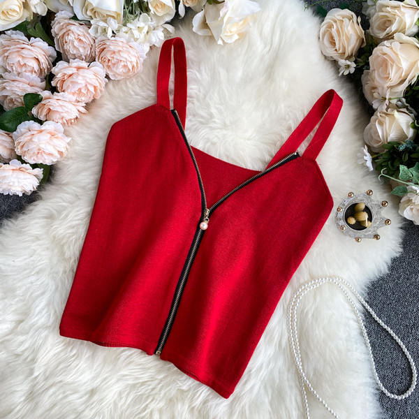 Naiste topp rihmade ja lukuga