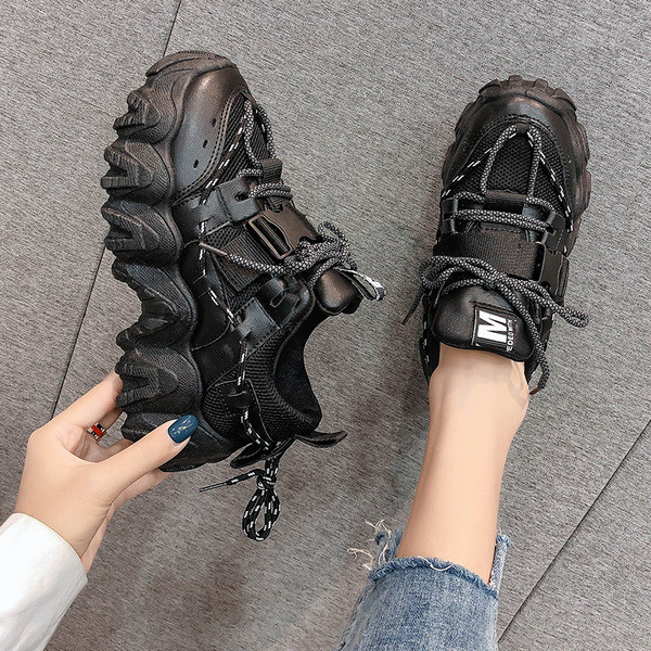 Γυναικεία αθλητικά παπούτσια κατασκευασμένα από έκο δέρμα με κορδόνια και τραχιά σόλα