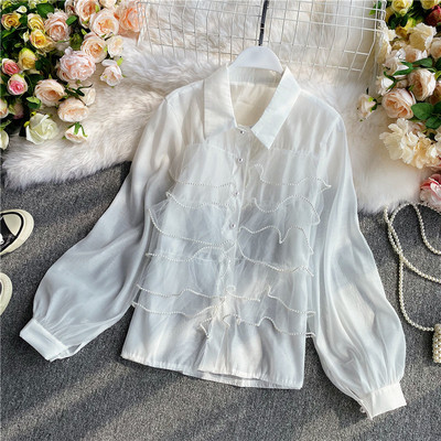 Női ing klasszikus gallérral, gyöngyös tüll díszítéssel