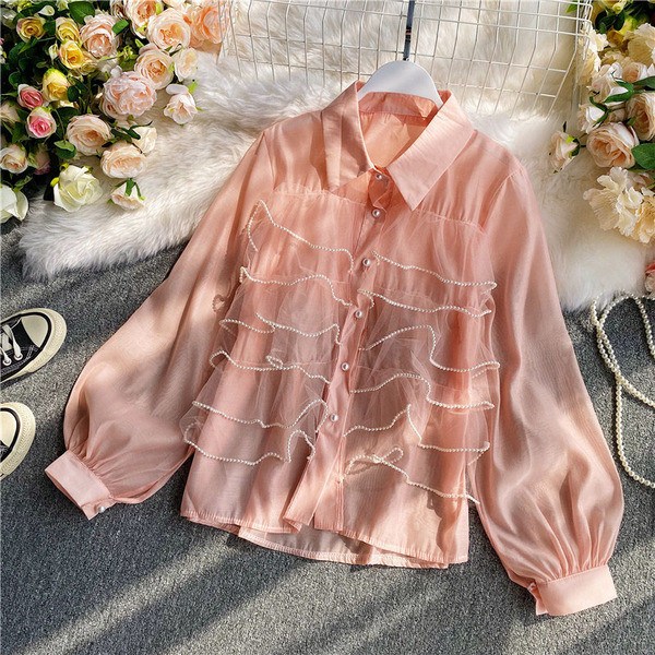 Női ing klasszikus gallérral, gyöngyös tüll díszítéssel