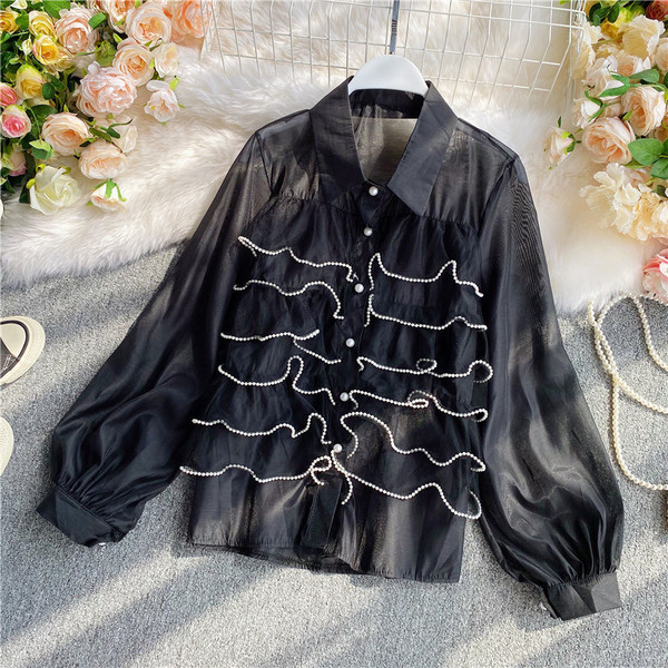 Női ing klasszikus gallérral, gyöngyös tüll díszítéssel