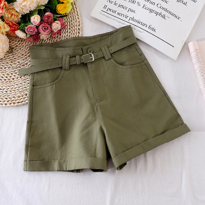 Női rövidnadrág magas derékkal és övvel