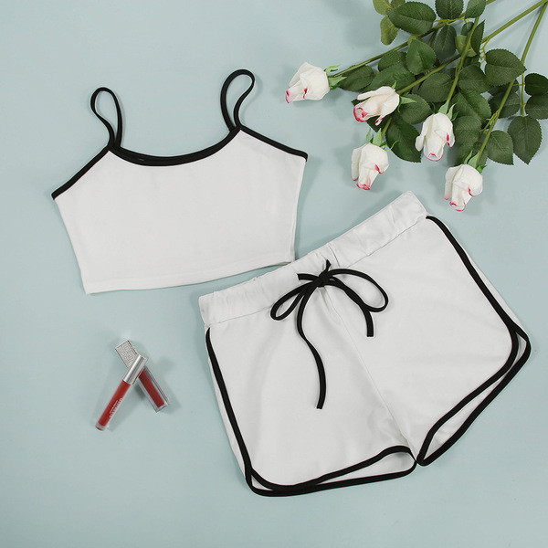 Napi, két részből álló női szett, melyben egy felső + magas derékú rövidnadrág található
