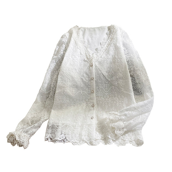 Naiste spits-kaelusega pitssärk