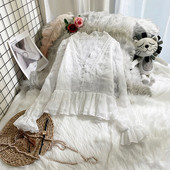 Modern női ing fehér színben - spitz nyakkivágással