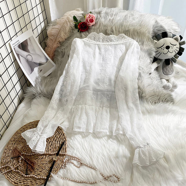 Modern női ing fehér színben - spitz nyakkivágással