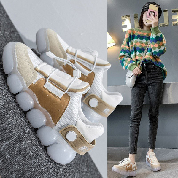 Γυναικεία αθλητικά παπούτσια με σόλα από σιλικόνη σε μπεζ και μαύρο χρώμα