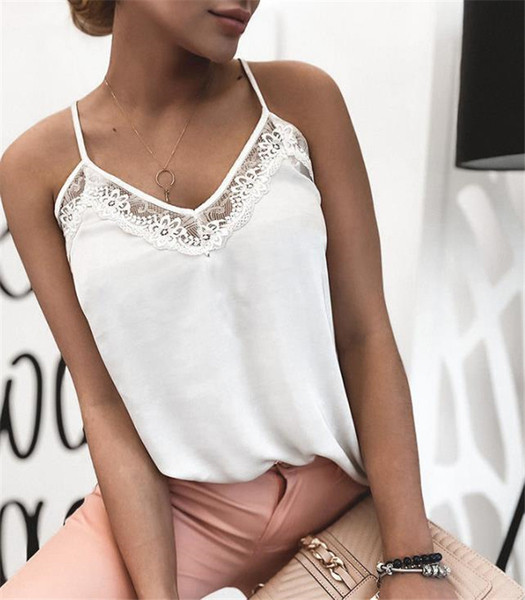 Stílusos női felső vékony pántokkal és mély nyakkivágással