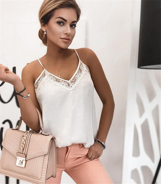 Stílusos női felső vékony pántokkal és mély nyakkivágással