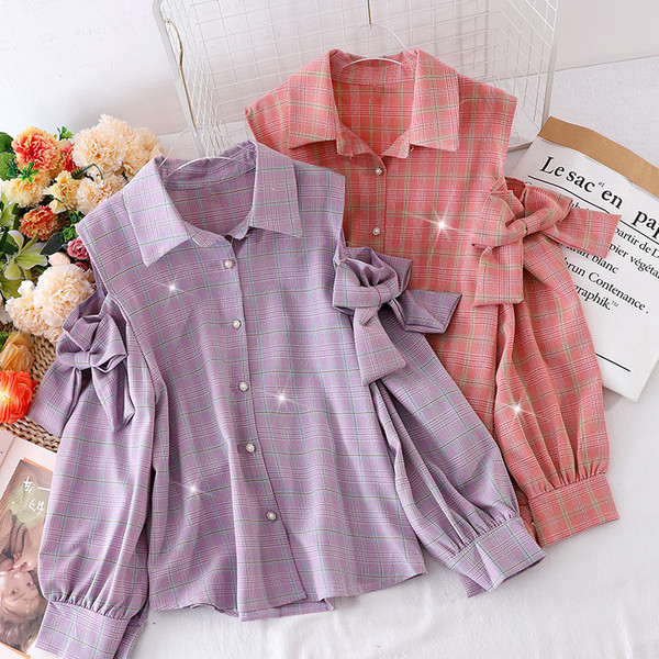 Paljaste õlgade ja paeltega naiste särk