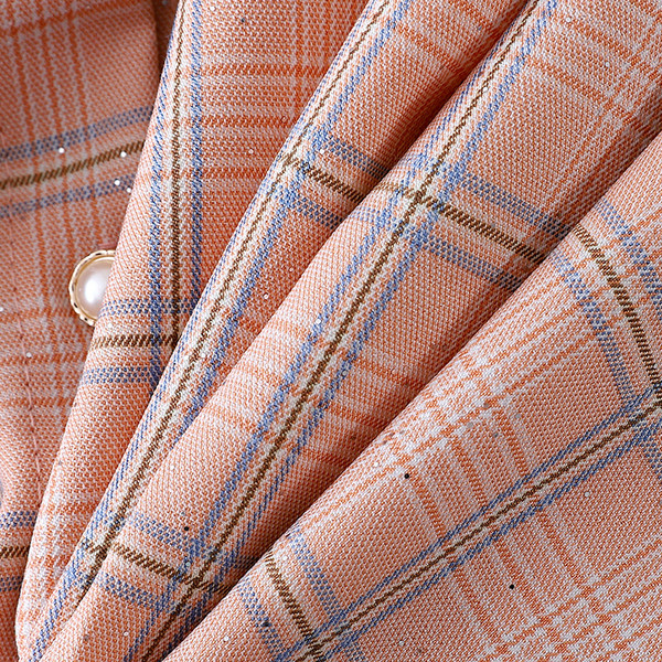 Paljaste õlgade ja paeltega naiste särk