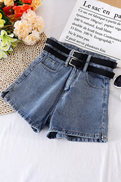 Női farmer rövidnadrág magas derékkal és övvel