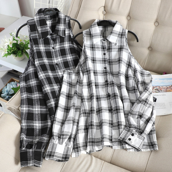 Sieviešu rūtains krekls ar atkailinātiem pleciem melnā un baltā krāsā