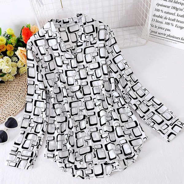 Moodne naiste särk klassikalise krae ja nööpidega