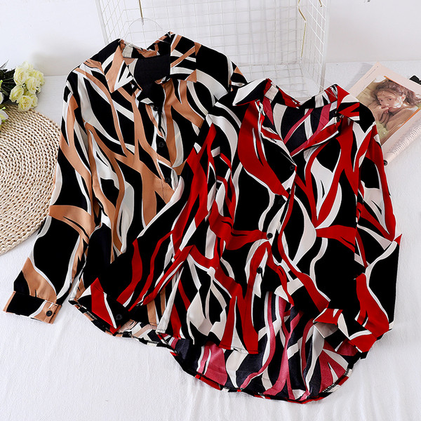 Színes női ing klasszikus gallérral és gombokkal