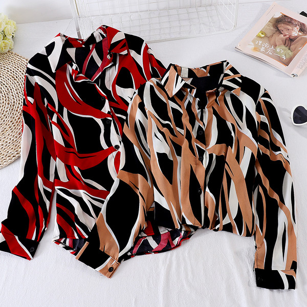 Színes női ing klasszikus gallérral és gombokkal