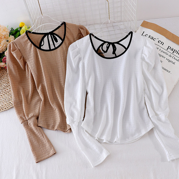 Női ing nyakkendővel és ovális nyakkivágással, fekete, barna és fehér színekben