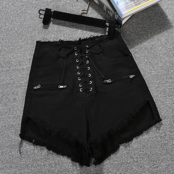 Női rövidnadrág magas derékkal, szakadt elemekkel