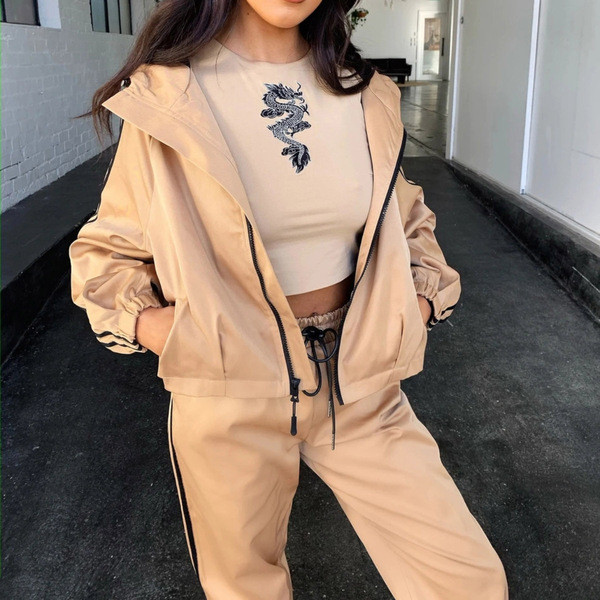 JAUNA modeļa sieviešu komplekts no divām daļām piemērots rudenim