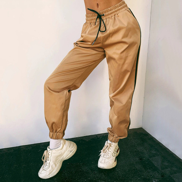 JAUNA modeļa sieviešu komplekts no divām daļām piemērots rudenim