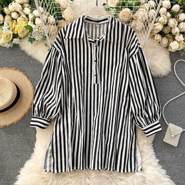 Neformāls svītrains sieviešu krekls ar klasisku apkakli