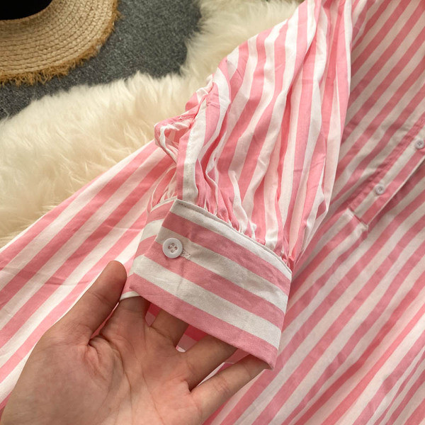 Neformāls svītrains sieviešu krekls ar klasisku apkakli