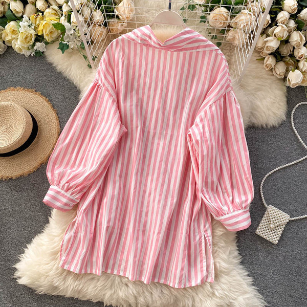 Neformāls svītrains sieviešu krekls ar klasisku apkakli