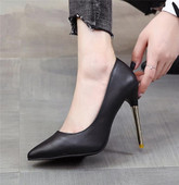 Elegáns hegyes magas sarkú cipő - nagy méretben