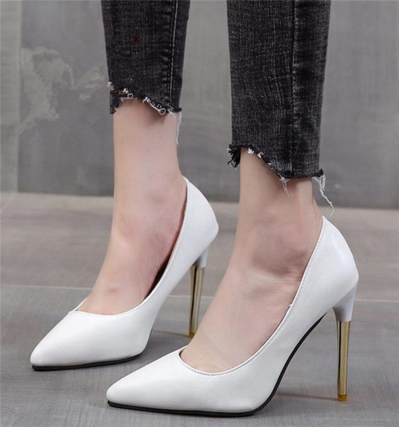 Elegáns hegyes magas sarkú cipő - nagy méretben