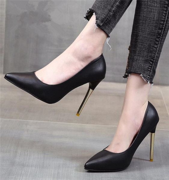 Elegáns hegyes magas sarkú cipő - nagy méretben