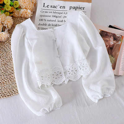 Alkalmi női rövid ing csipkével és szögletes nyakkivágással