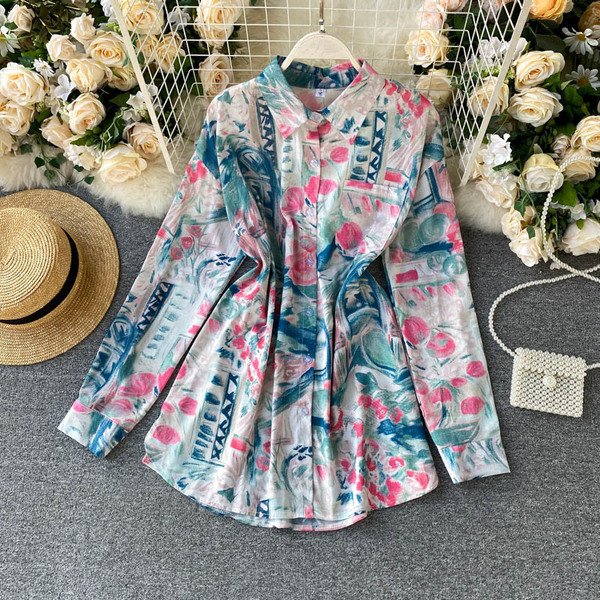 Värviline naiste särk klassikalise krae ja nööpidega